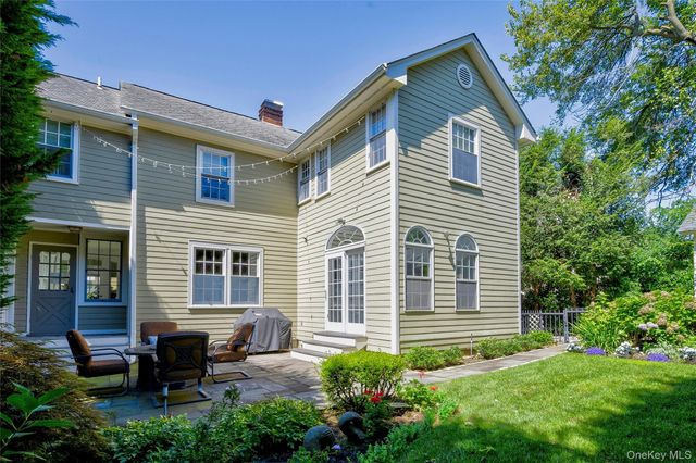 14 Buckingham Place, Manhasset, NY 11030