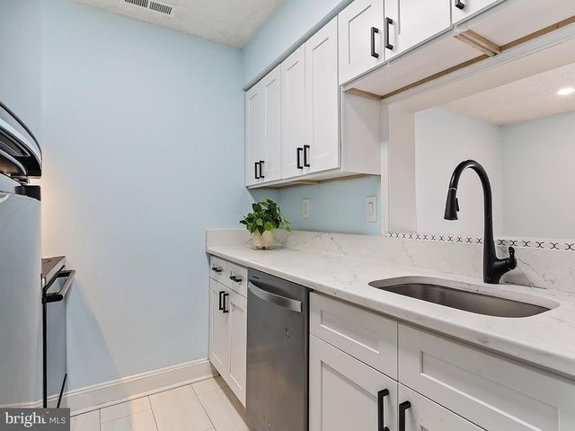 1913 RAVENS CRST, Plainsboro, NJ 08536