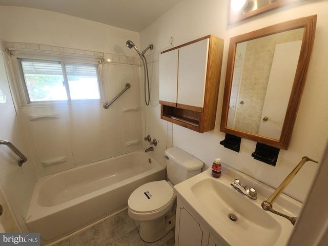 2421 SARATOGA AVE, Baltimore, MD 21227