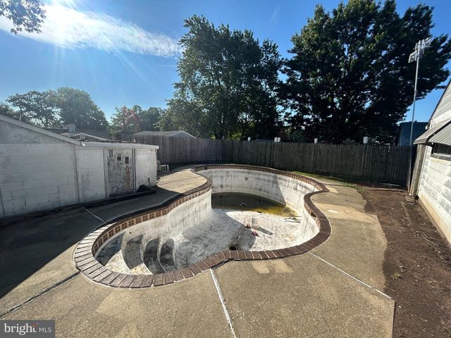 2421 SARATOGA AVE, Baltimore, MD 21227