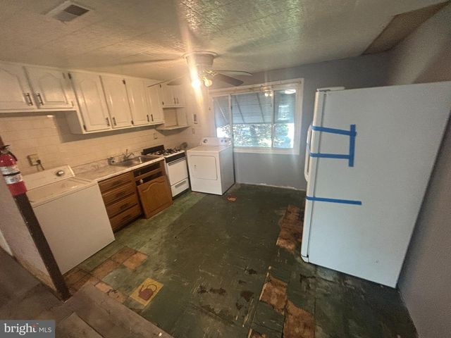 2421 SARATOGA AVE, Baltimore, MD 21227