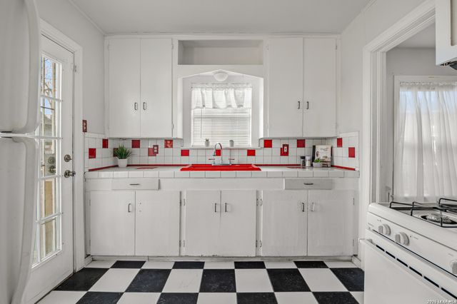 1318 San Francisco, San Antonio, TX 78201