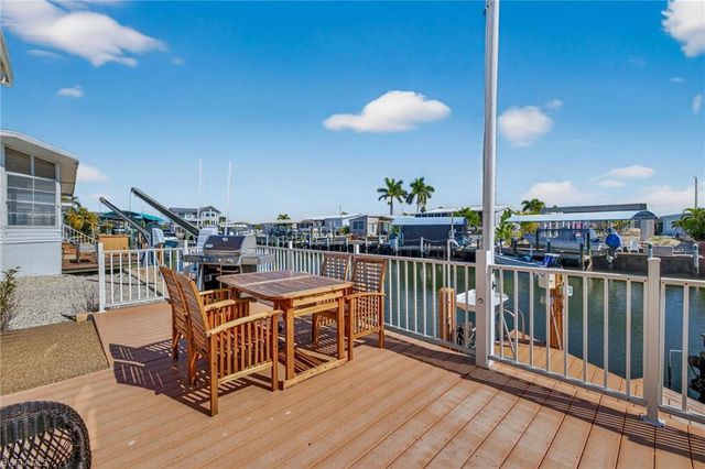 3088 Skipper LN, St. James City, FL 33956