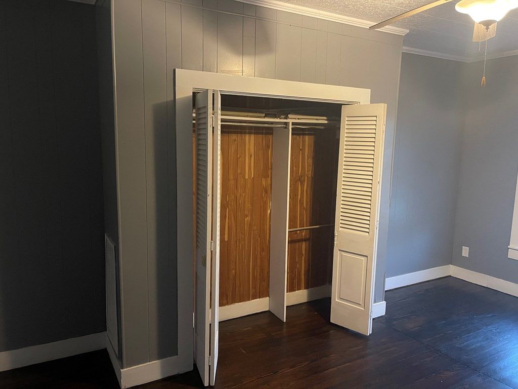 Image 10 of property listing at 707 N 9th Street, Ballinger, TX 76821