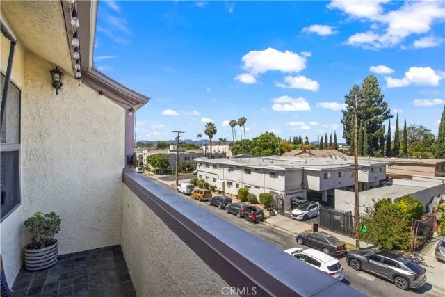 20253 Keswick Street 323, Winnetka, CA 91306