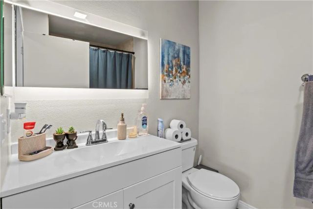 20253 Keswick Street 323, Winnetka, CA 91306