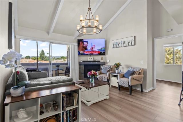 20253 Keswick Street 323, Winnetka, CA 91306