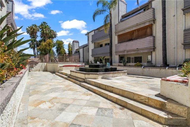 20253 Keswick Street 323, Winnetka, CA 91306