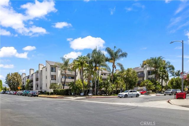 20253 Keswick Street 323, Winnetka, CA 91306