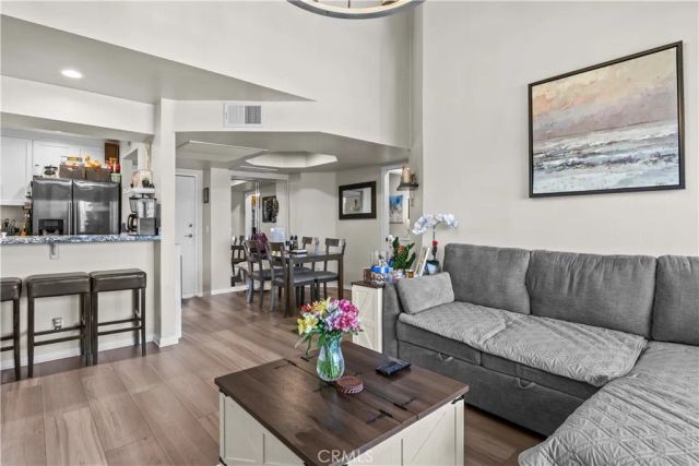 20253 Keswick Street 323, Winnetka, CA 91306