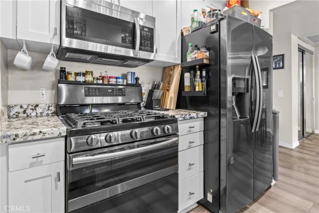 20253 Keswick Street 323, Winnetka, CA 91306