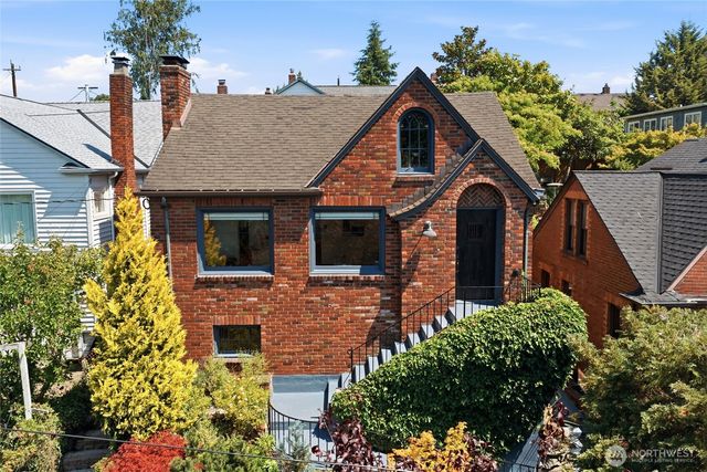 2714 10th Avenue W, Seattle, WA 98119
