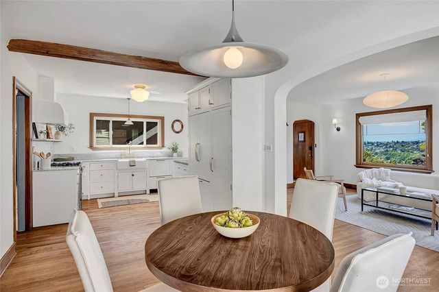 2714 10th Avenue W, Seattle, WA 98119