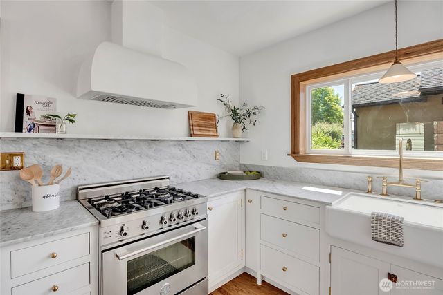 2714 10th Avenue W, Seattle, WA 98119