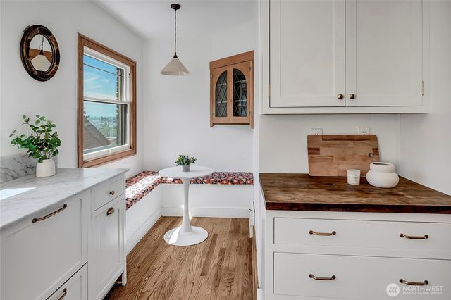 2714 10th Avenue W, Seattle, WA 98119