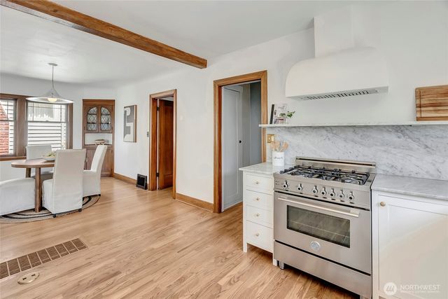2714 10th Avenue W, Seattle, WA 98119