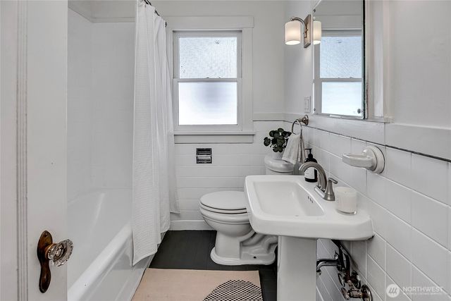 2714 10th Avenue W, Seattle, WA 98119