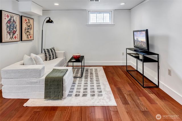 2714 10th Avenue W, Seattle, WA 98119