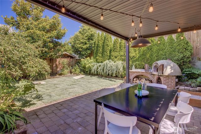 2714 10th Avenue W, Seattle, WA 98119