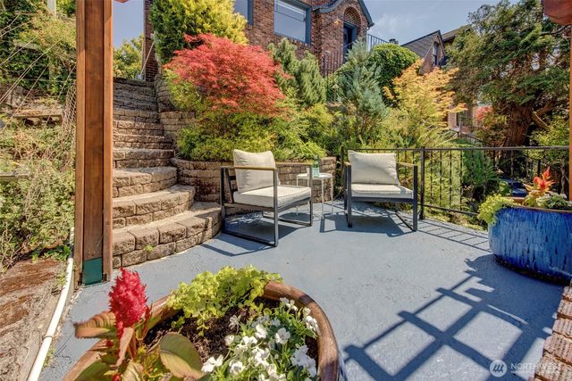 2714 10th Avenue W, Seattle, WA 98119