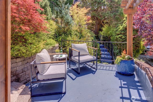 2714 10th Avenue W, Seattle, WA 98119