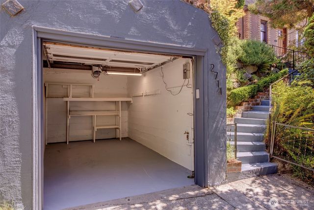 2714 10th Avenue W, Seattle, WA 98119