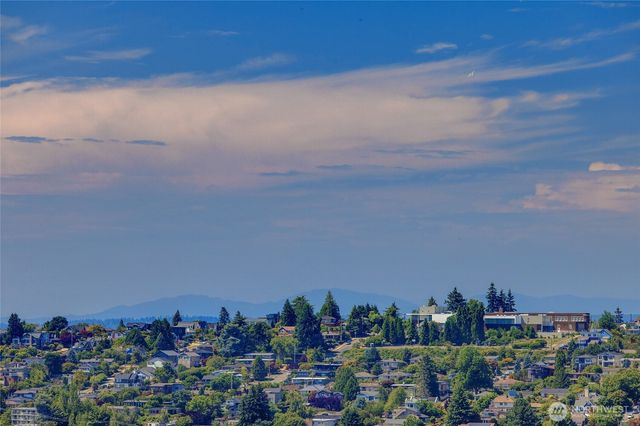 2714 10th Avenue W, Seattle, WA 98119
