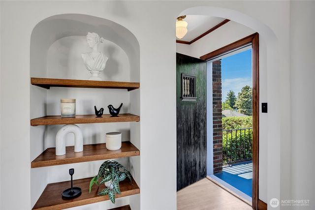 2714 10th Avenue W, Seattle, WA 98119