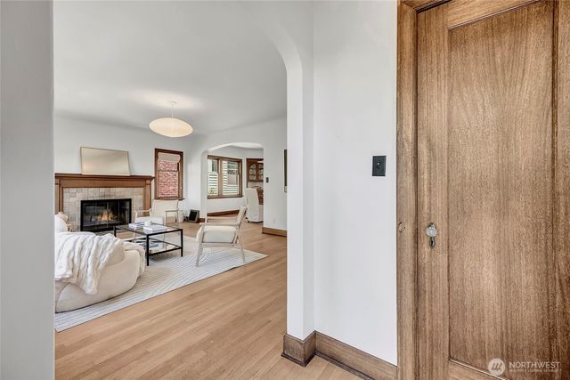 2714 10th Avenue W, Seattle, WA 98119