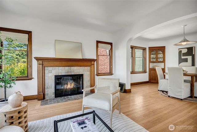 2714 10th Avenue W, Seattle, WA 98119