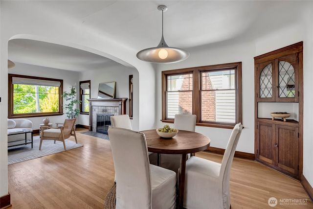 2714 10th Avenue W, Seattle, WA 98119