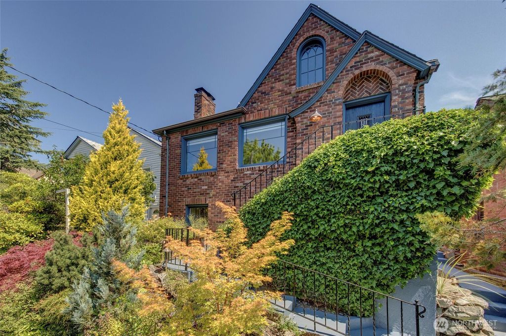 2714 10th Avenue W, Seattle, WA 98119