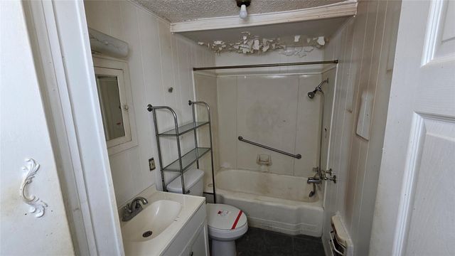 1509 N Avenue S, Freeport, TX 77541