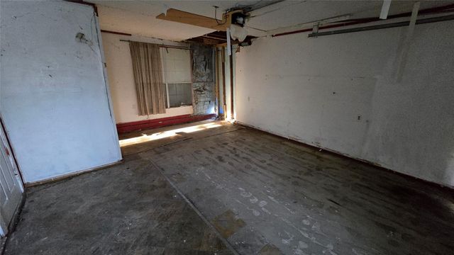 1509 N Avenue S, Freeport, TX 77541