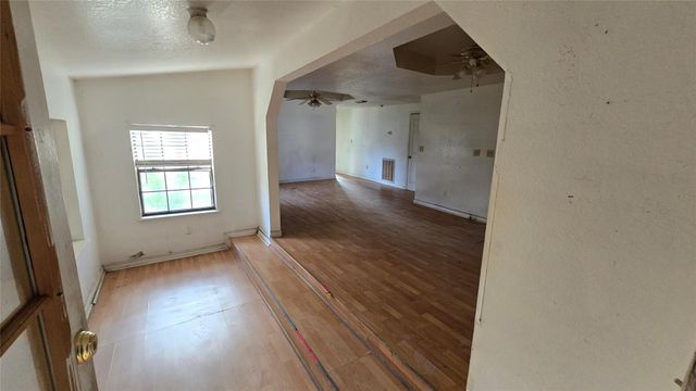 1509 N Avenue S, Freeport, TX 77541