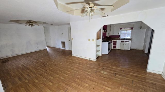 1509 N Avenue S, Freeport, TX 77541