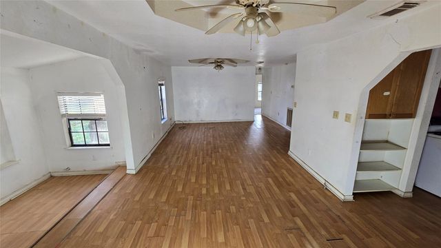 1509 N Avenue S, Freeport, TX 77541