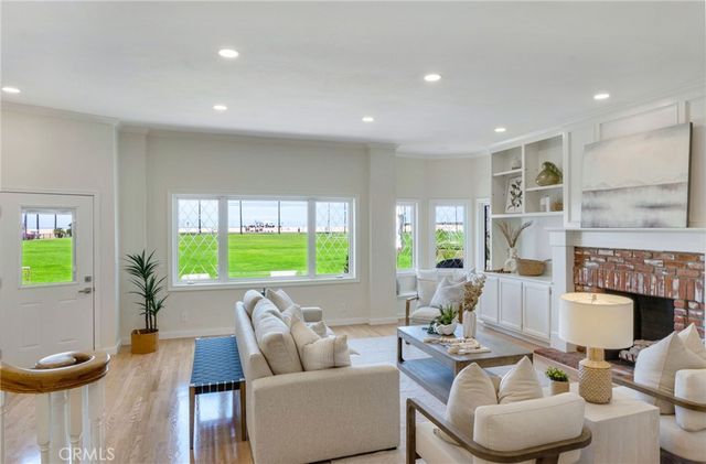 920 E Oceanfront, Newport Beach, CA 92661