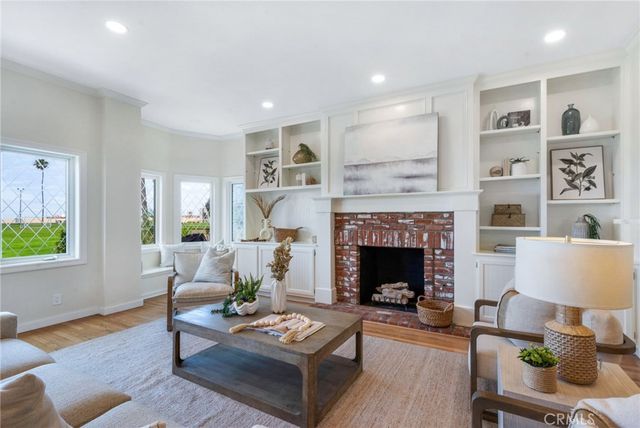 920 E Oceanfront, Newport Beach, CA 92661