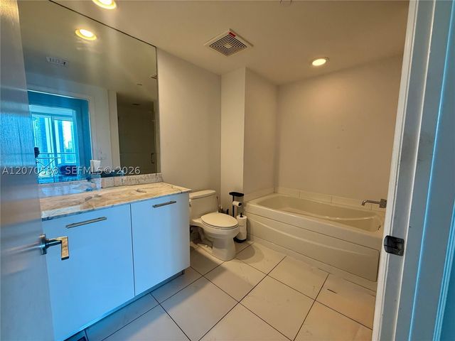 55 SE 6th St 2404, Miami, FL 33131