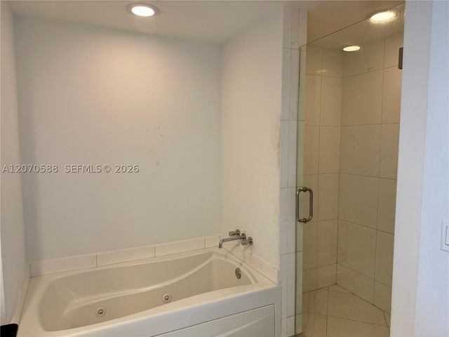 55 SE 6th St 2404, Miami, FL 33131