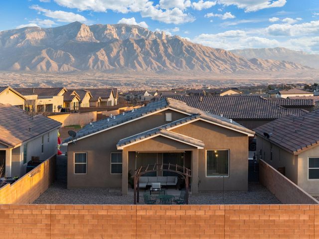 4113 Mountain Trail Loop NE, Rio Rancho, NM 87144