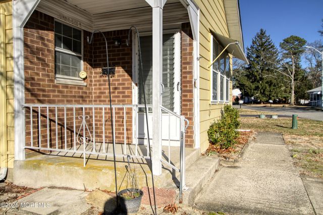 11 Mohican Lane B, Whiting, NJ 08759