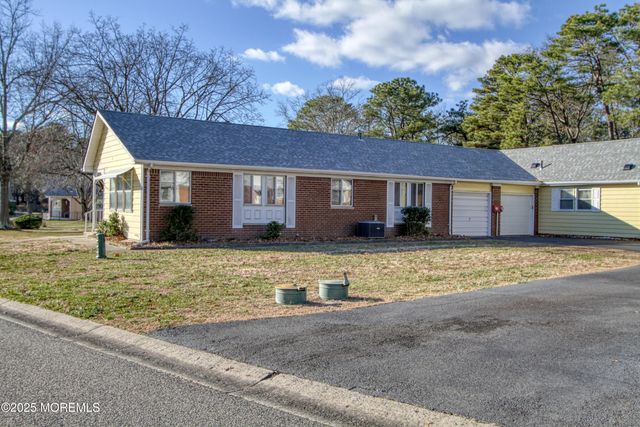 11 Mohican Lane B, Whiting, NJ 08759