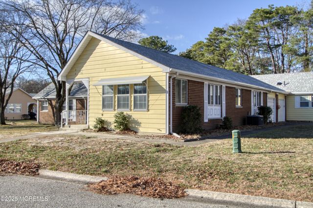 11 Mohican Lane B, Whiting, NJ 08759