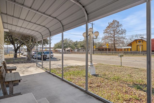 220 N Houston Street, Edgewood, TX 75117