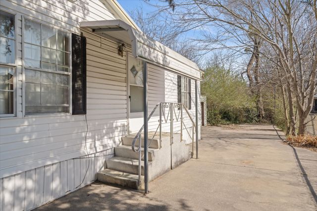 220 N Houston Street, Edgewood, TX 75117