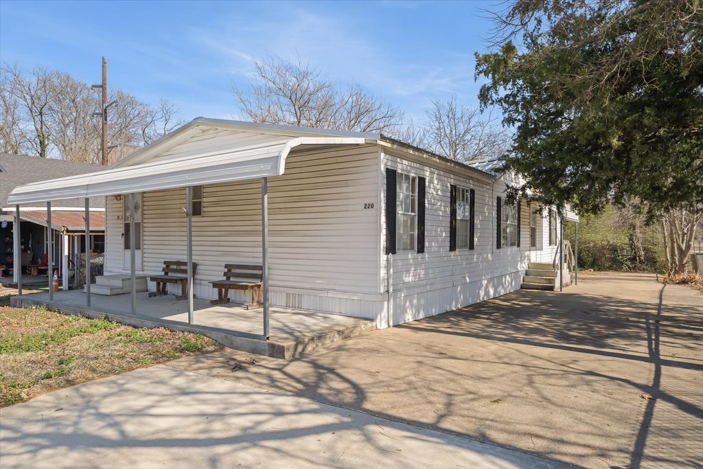 220 N Houston Street, Edgewood, TX 75117