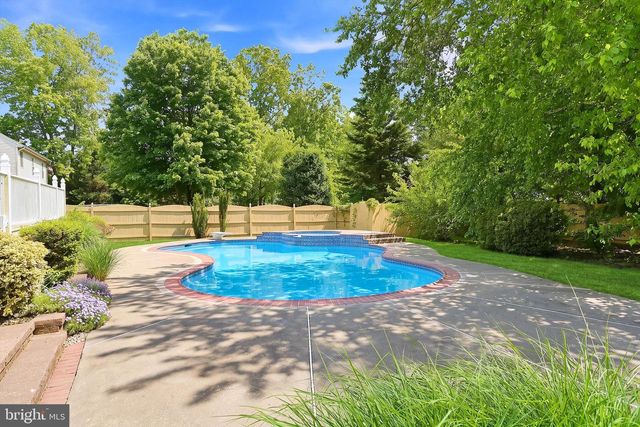 305 JOANNE, Egg Harbor Township, NJ 08234
