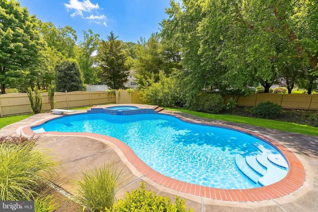 305 JOANNE, Egg Harbor Township, NJ 08234